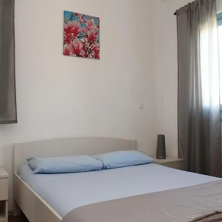Apartment Tia *